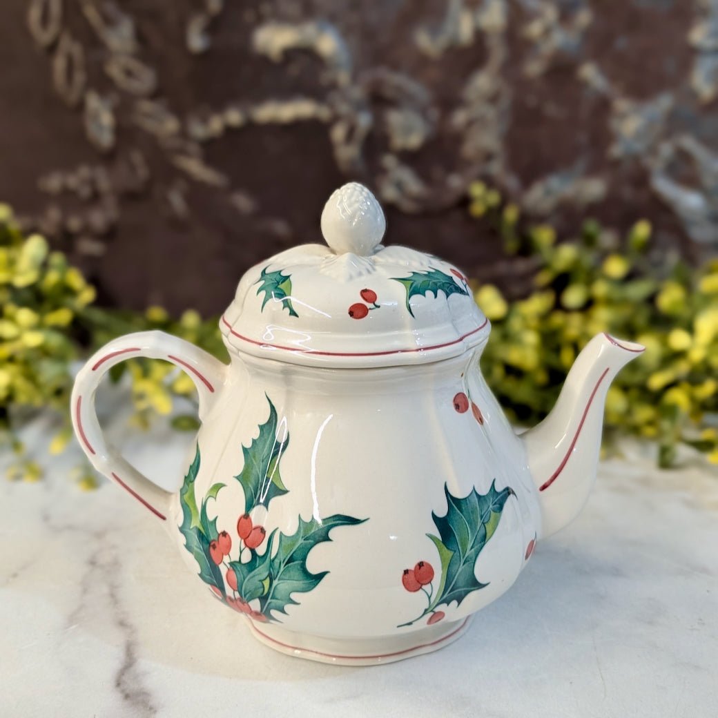 Villeroy & Boch Holly Tea Pot - Marmalade Mercantile