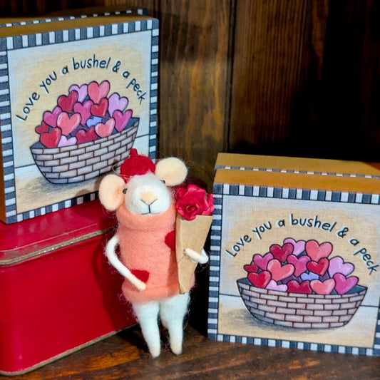 Felt Mouse Critter with Red Rose Bouquet - Marmalade Mercantile