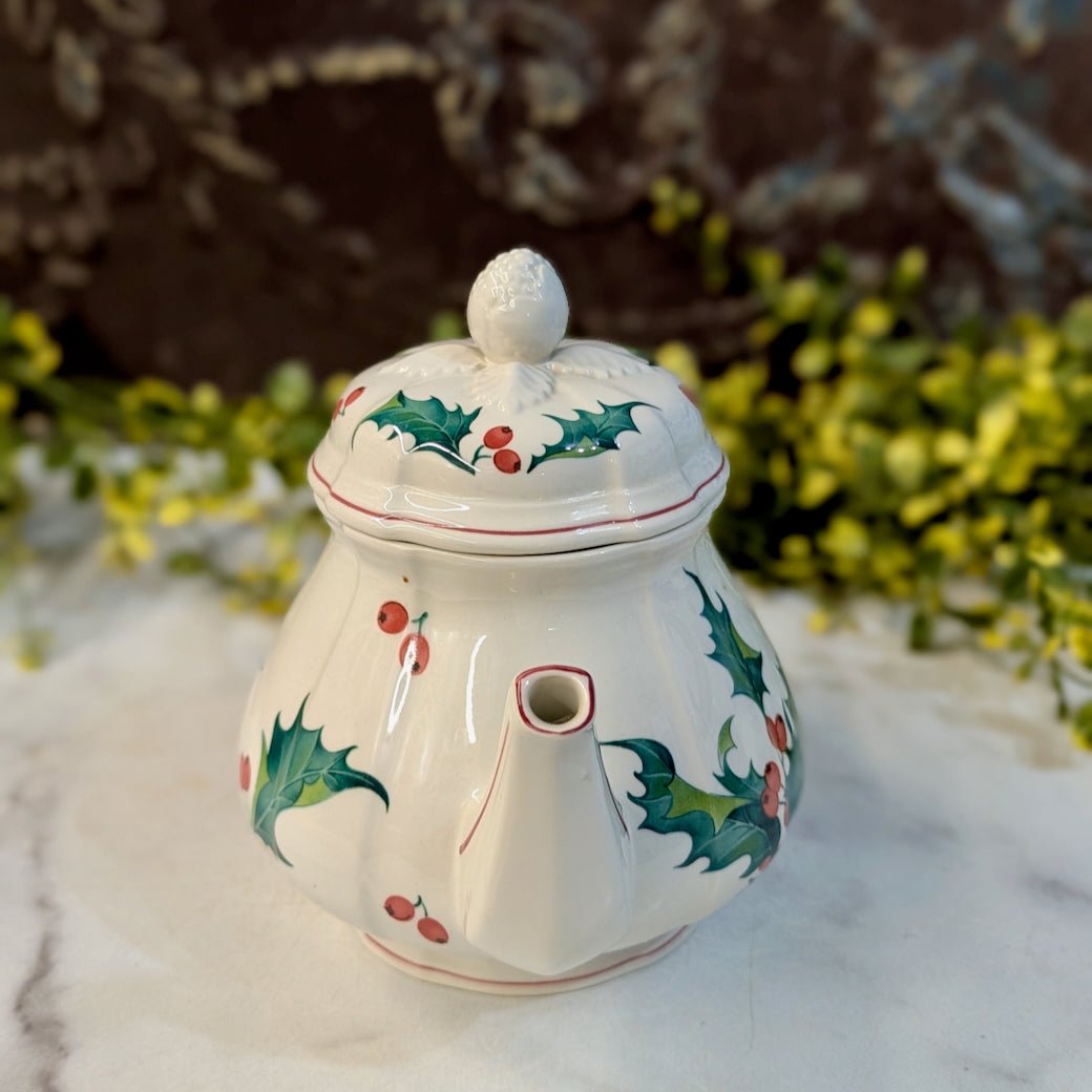 Villeroy & Boch Holly Tea Pot - Marmalade Mercantile