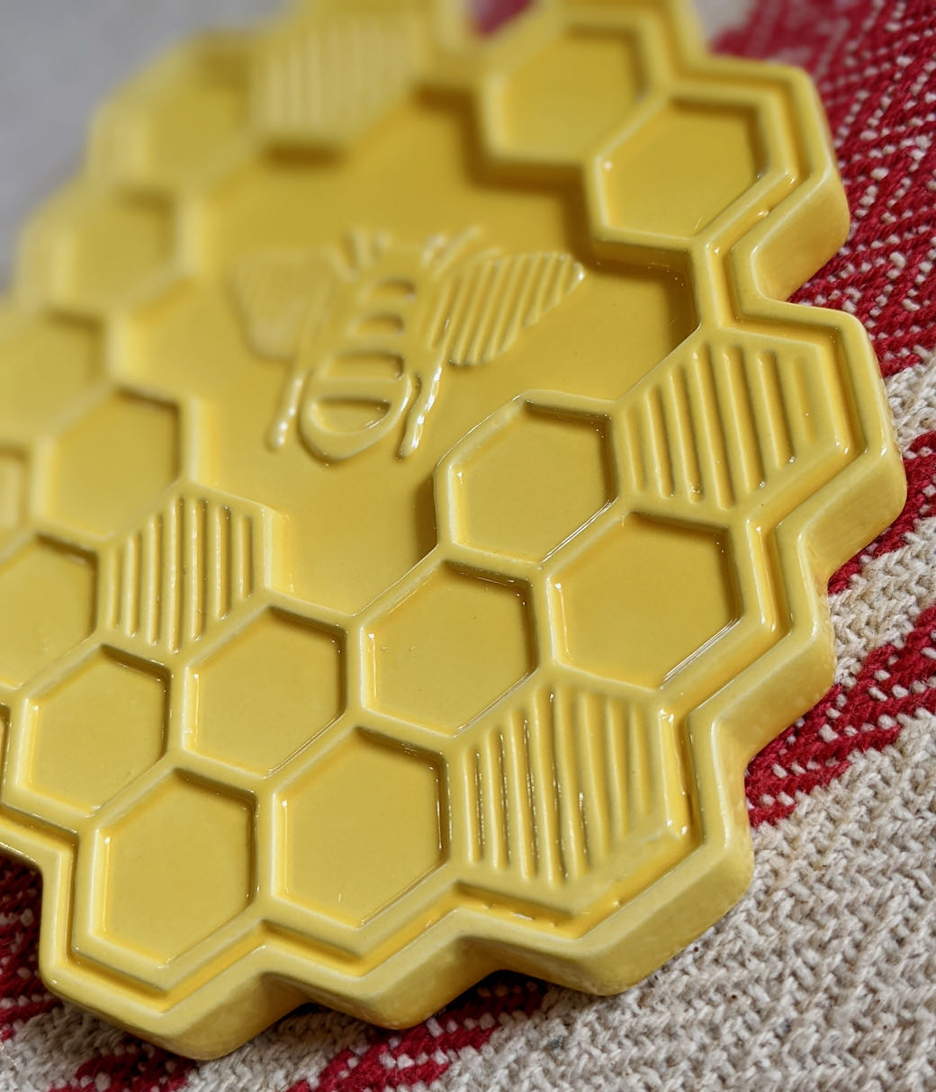Ceramic Honeycomb & Honeybee Spoon Rest - B
